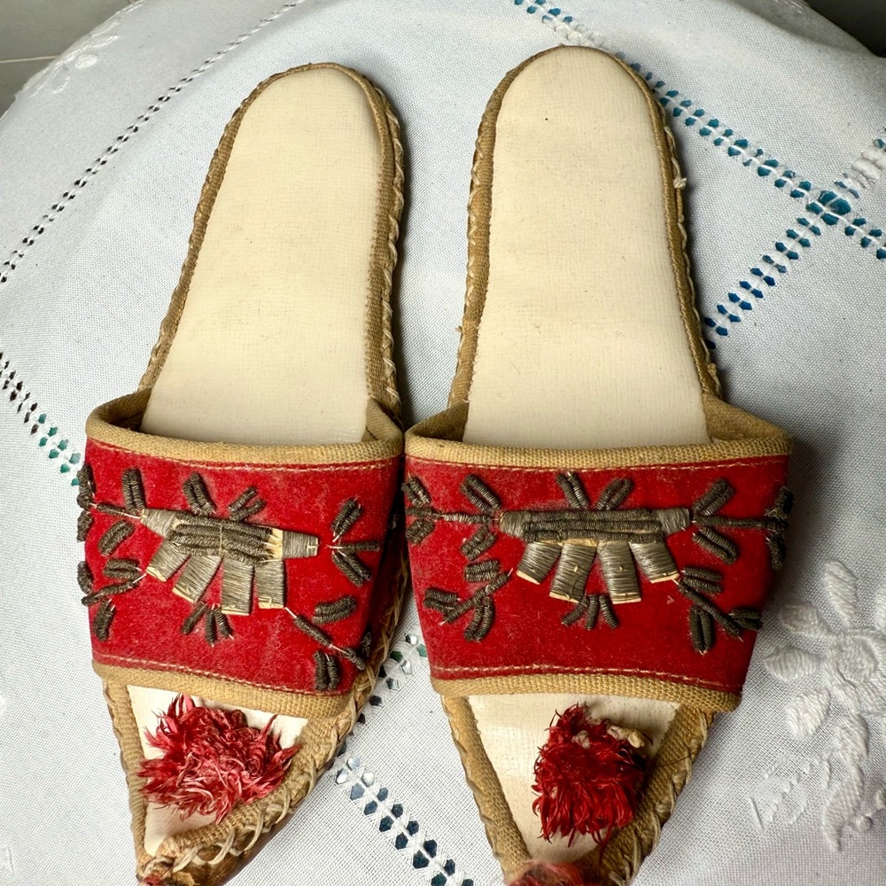 Antique Embroidered Tibetan(?)Red Slip-On Child/Women's shoes. No size. small